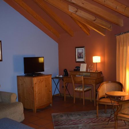 Hotel Sara De Ur La Cabrera Eksteriør billede