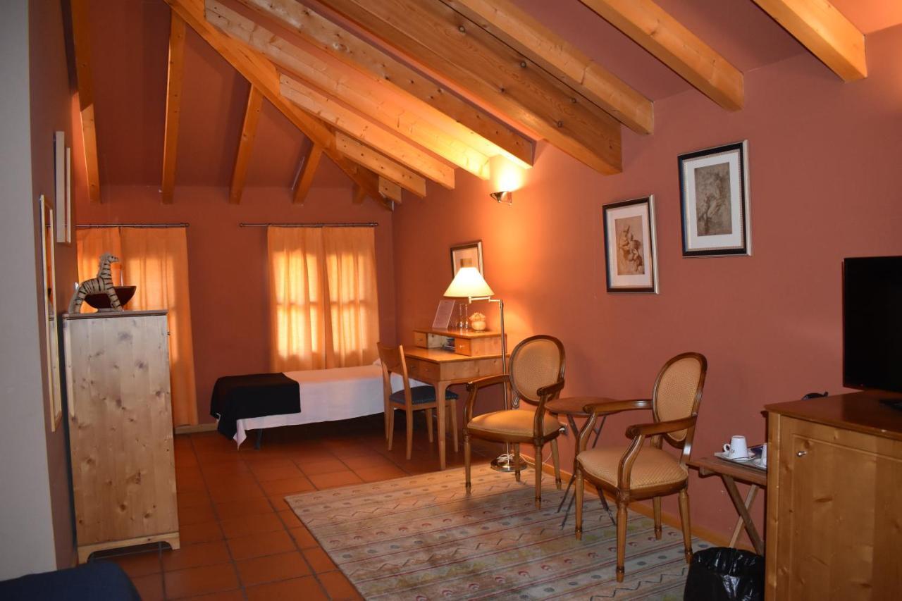 Hotel Sara De Ur La Cabrera Eksteriør billede