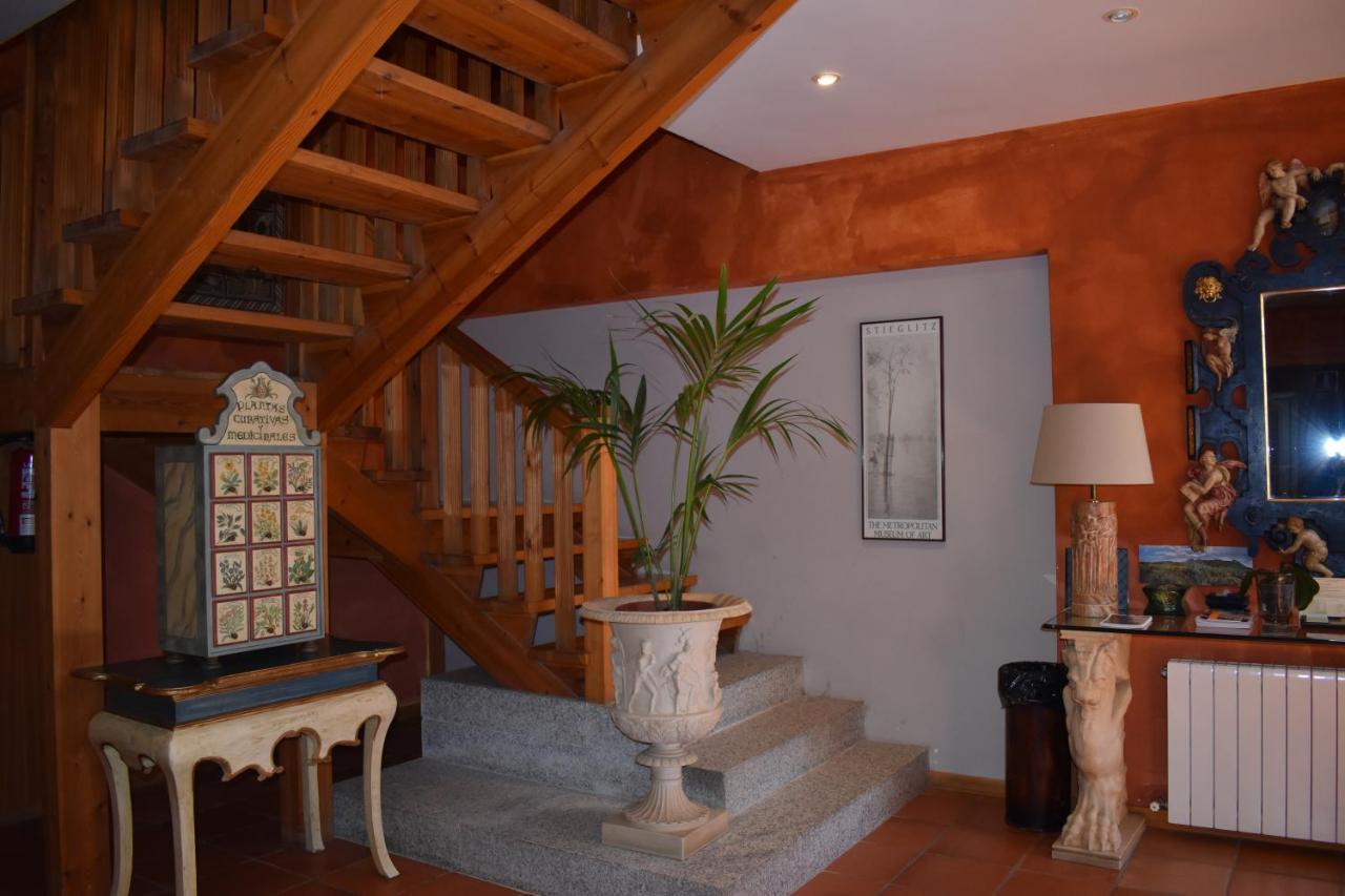 Hotel Sara De Ur La Cabrera Eksteriør billede